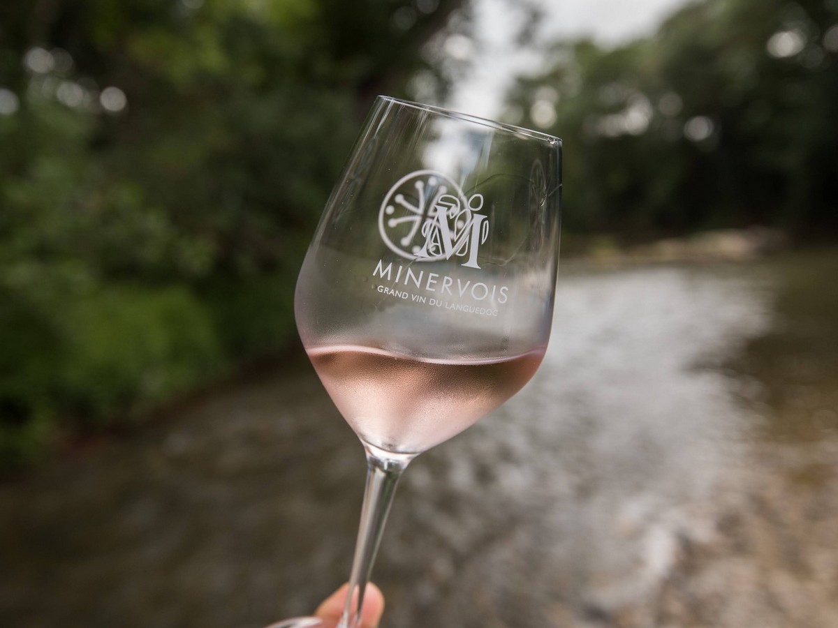 BAR À VIN