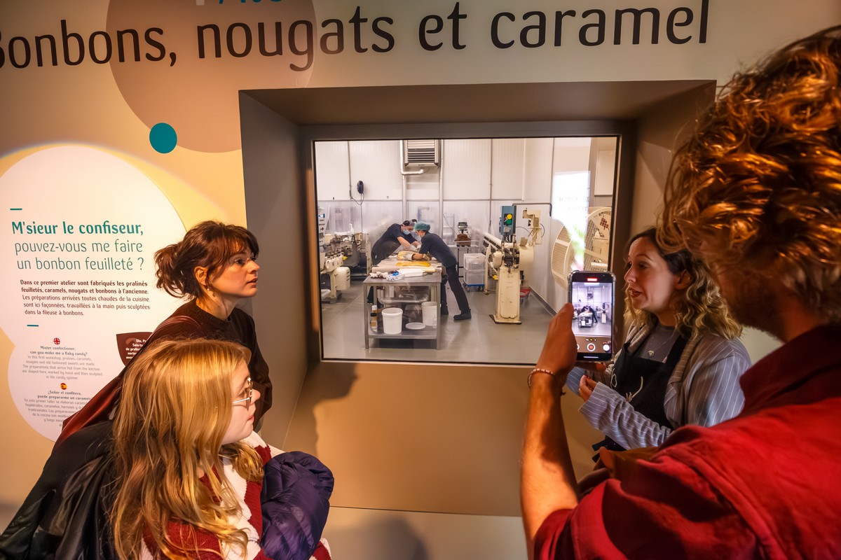 EN COULISSE, VISITE GUIDÉE DES ATELIERS DE FABRICATION ET DÉGUSTATION, CHOCOLATERIE NOUGALET