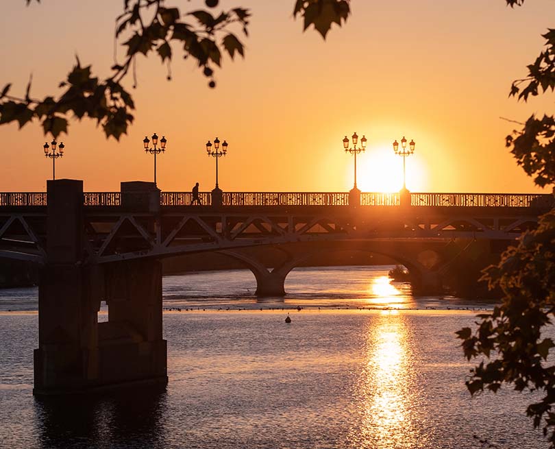 TOULOUSE À L'AUBE DU SOIR