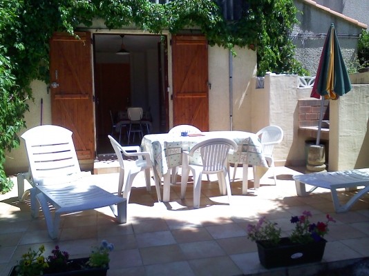 APPARTEMENT À VIAS AVEC TERRASSE, WI-FI ET PARKING, À 10 MIN DE LA PLAGE