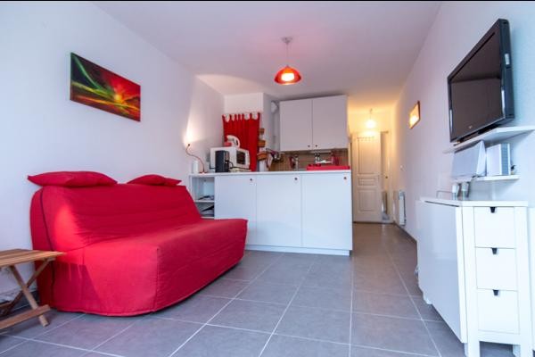 BAIE D AZUR ROUGE ME 107 À MEZE 2/4 PERSONNES