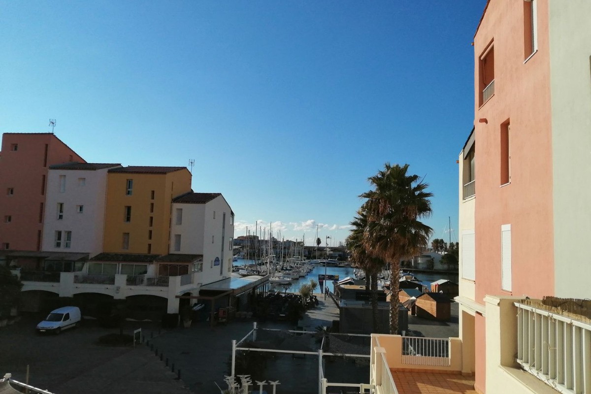 T2 CABINE CLIMATISÉ AU CAP D’AGDE – VUE PORT, ACCÈS PISCINE ET EMPLACEMENT IDÉAL