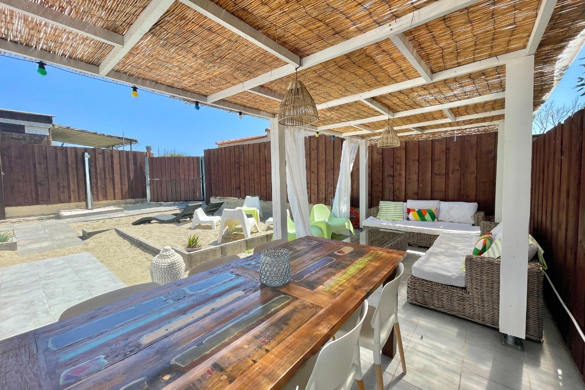 CHALET DE PLAGE DÉCORÉ AVEC GOÛT À 50M DE LA MER-POUR 8 PERSONNES AU CAP D’AGDE