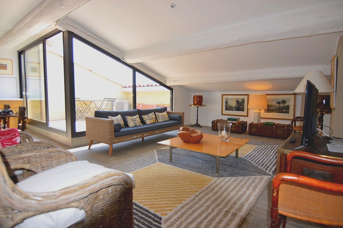 LE PARC DU CHATEAU ME 155 MEZE 4 PERSONNES