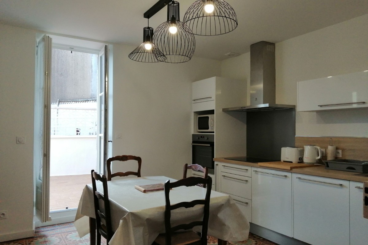 SUPERBE T3 RÉNOVÉ AVEC TERRASSE – MAISON VIGNERONNE À AGDE, PROCHE PLAGES