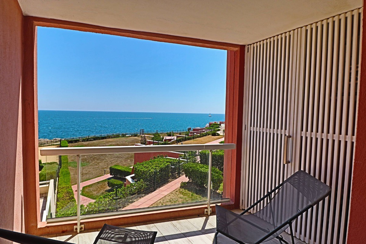 SUPERBE 2PIÈCES CLIMATISÉ AVEC TERRASSE EN FRONT DE MER !