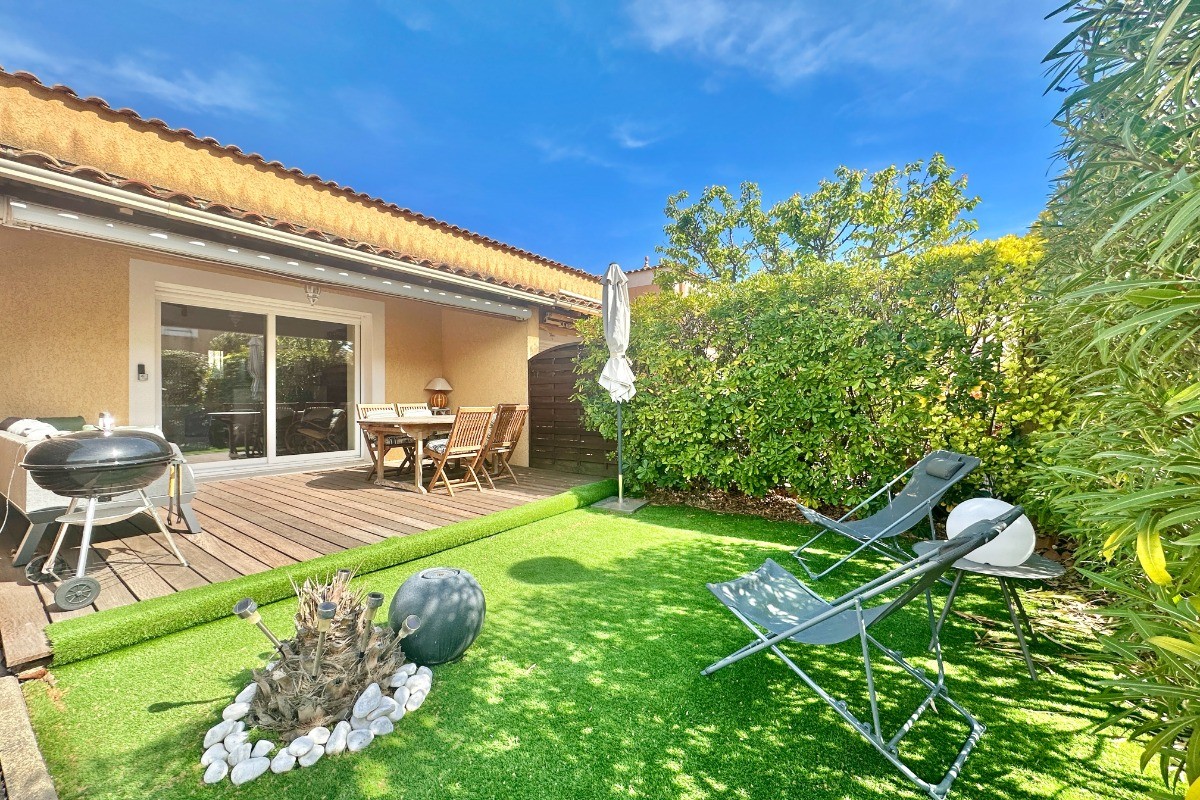 PETIT PAVILLON AVEC PISCINE DANS LA RÉSIDENCE RÉF 341