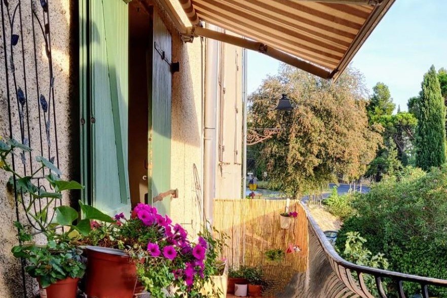 MAISON DE VACANCES À POILHES AVEC VUE SUR LE CANAL DU MIDI – POUR 4 PERSONNES