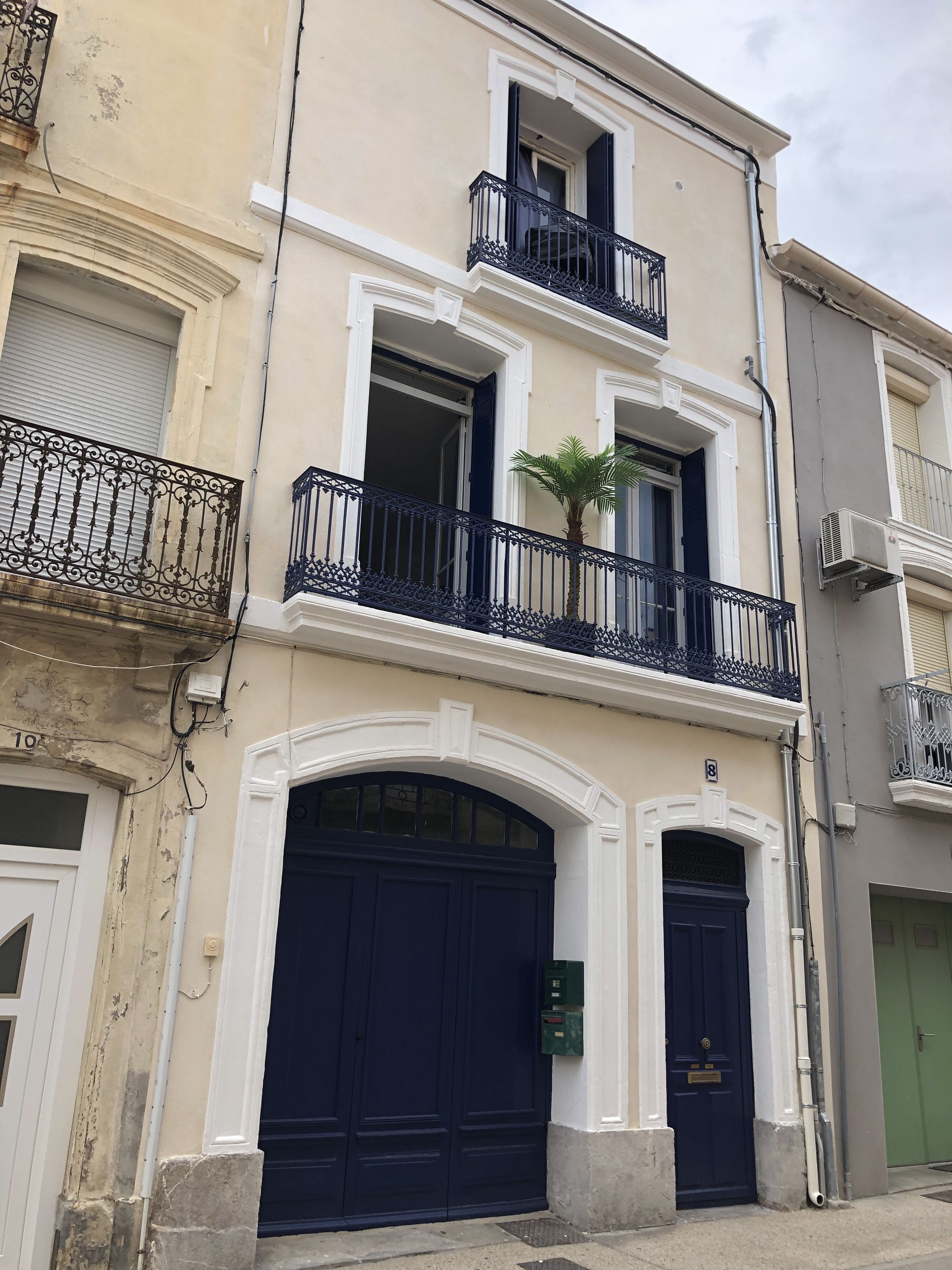 STUDIO COTE RUE DES SALINS