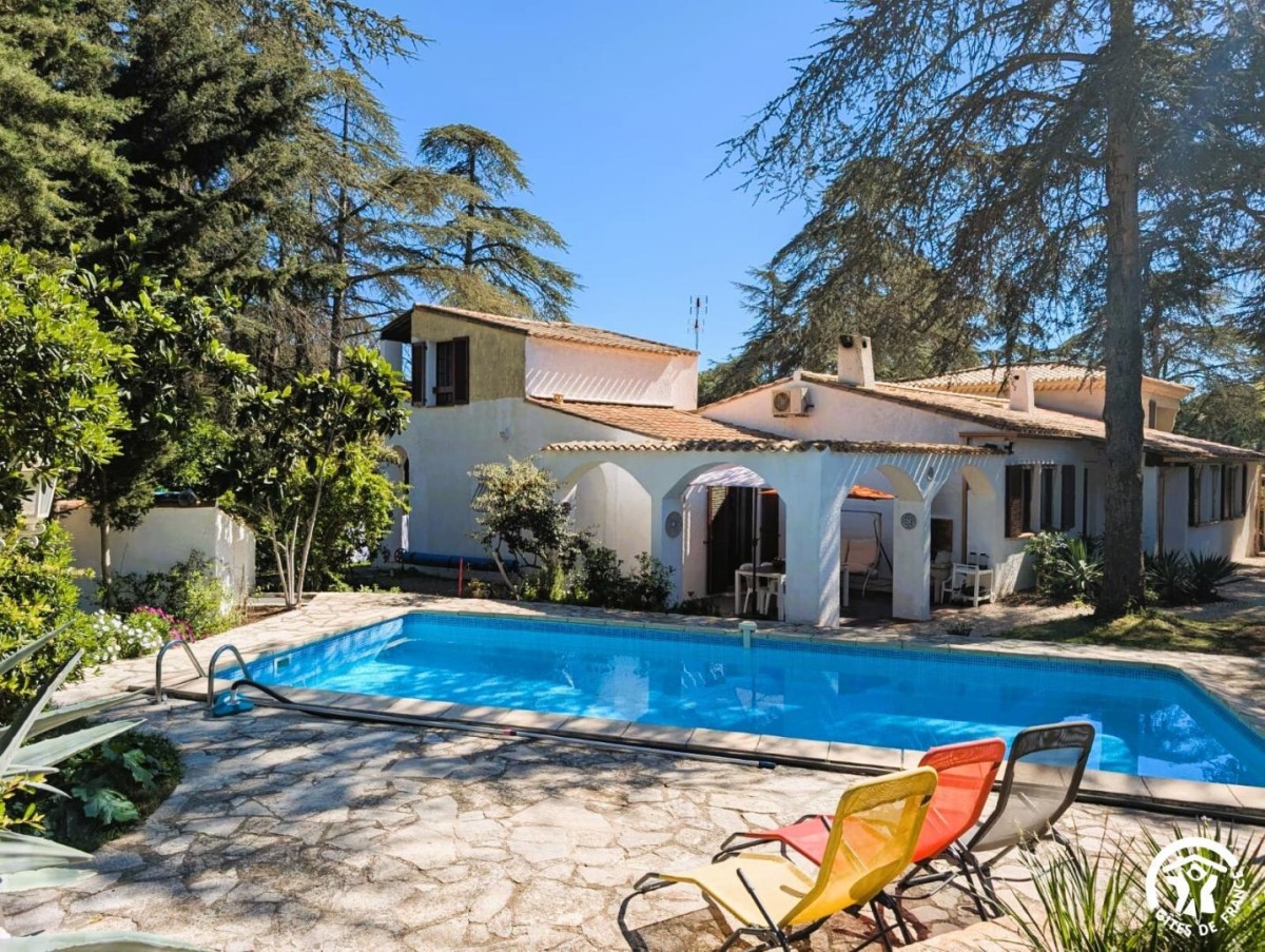 LA MAISON BLEUE