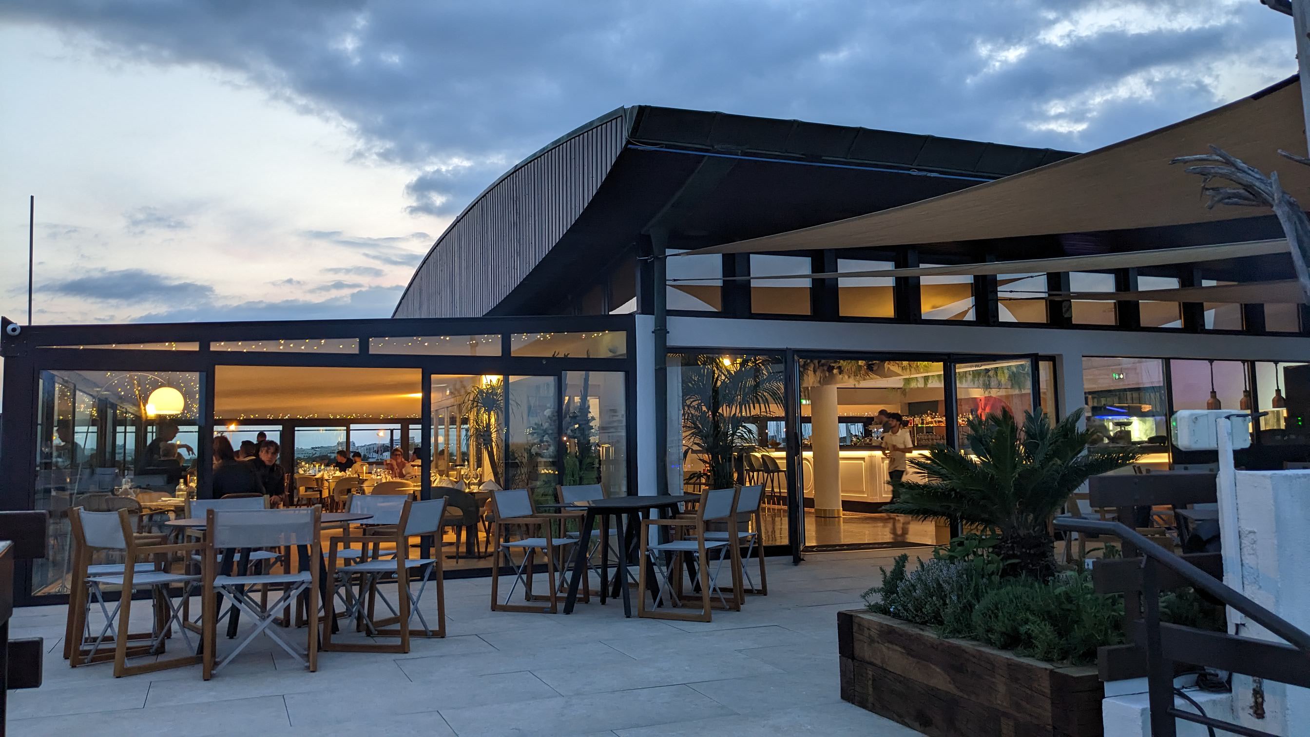 LE YACHT CLUB RESTAURANT