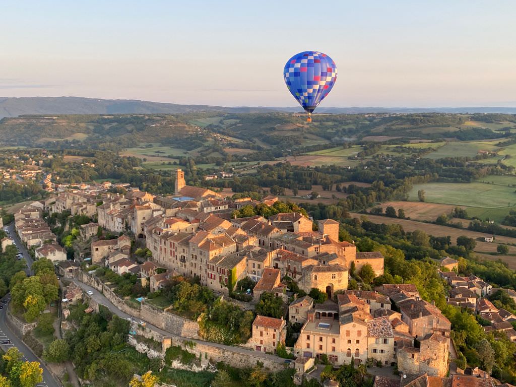 Volez en montgolfière  Office de Tourisme Pays de Fontenay-Vendée